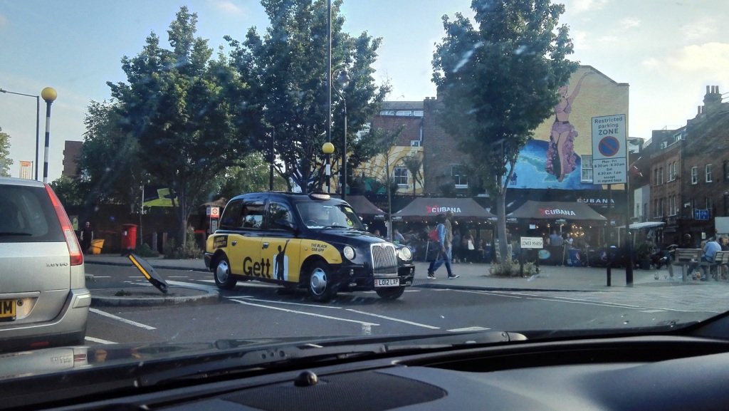 Dorka Angliába megy